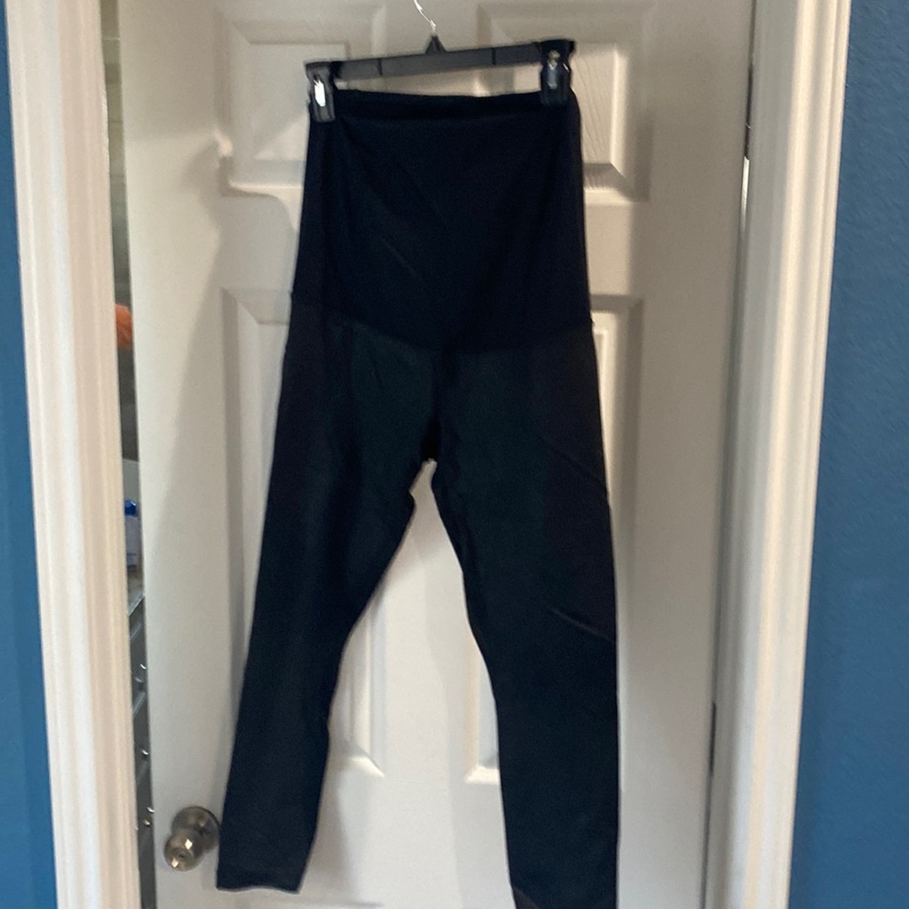 Ingrid & Isabel Maternity Faux leather leggings. Only worn 2x